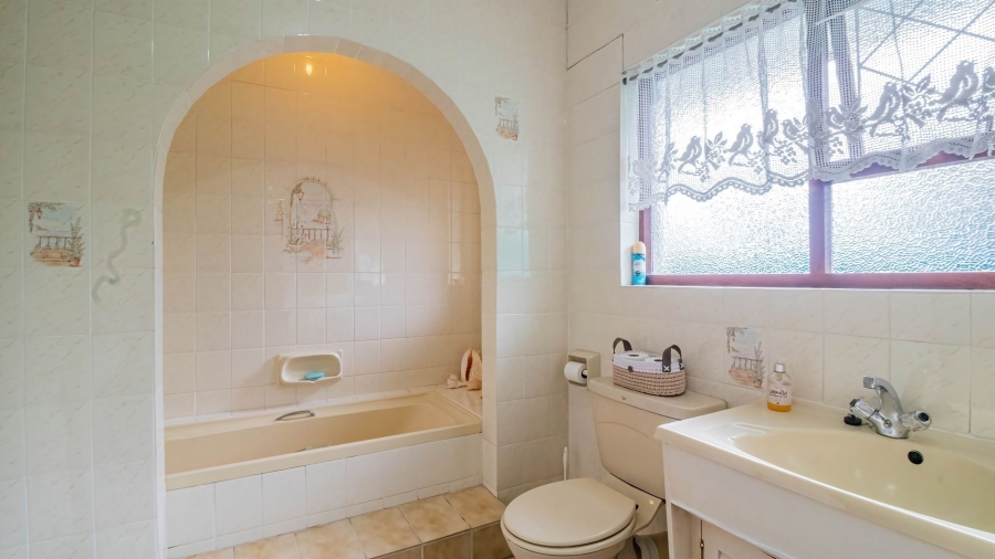 3 Bedroom Property for Sale in Bonza Bay Eastern Cape